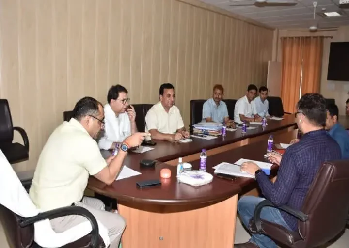 उत्तराखंड: विशेष प्रमुख सचिव अभिनव कुमार ने सूचना विभाग की समीक्षा बैठक ली, प्रदेश में फिल्म सिटी की कार्ययोजना हेतु दिए निर्देश उत्तराखंड: विशेष प्रमुख सचिव अभिनव कुमार ने सूचना विभाग की समीक्षा बैठक ली, प्रदेश में फिल्म सिटी की कार्ययोजना हेतु दिए निर्देश