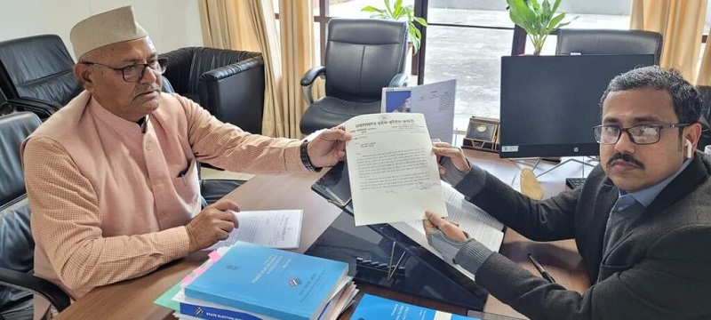 धनौल्टी कांग्रेस प्रत्याशी Jot Singh Bisht ने मुख्य निर्वाचन अधिकारी को सौंपा ज्ञापन । धनौल्टी कांग्रेस प्रत्याशी Jot Singh Bisht ने मुख्य निर्वाचन अधिकारी को सौंपा ज्ञापन ।