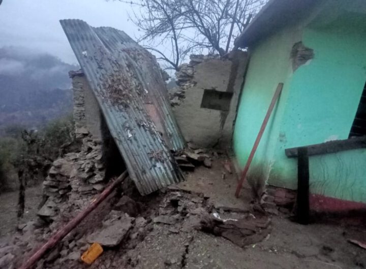 उत्तरकाशी में भारी बारिश के कारण मकान हुआ क्षतिग्रस्त ।