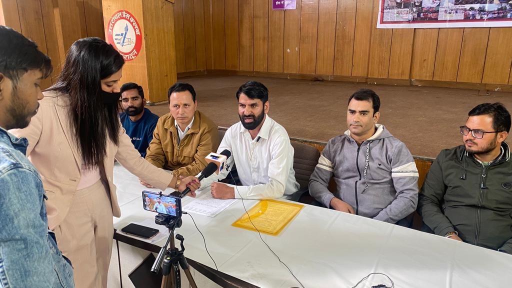 बेरोजगार फार्मासिस्टों ने ली न्यायालय की शरण, शासनादेश को दी कोर्ट में चुनौती, न्यायालय ने शासन से मांगा 3 सप्ताह में जवाब ।