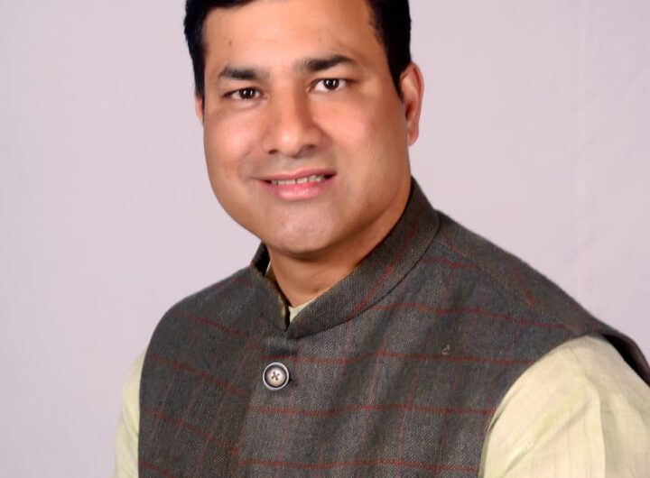 हार के डर से सीट बदलकर चुनाव लड़ने को तैयार भाजपा नेता : रविंद्र सिंह आनंद आप प्रवक्ता ।