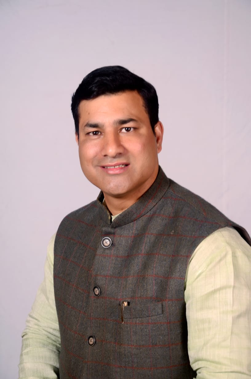 हार के डर से सीट बदलकर चुनाव लड़ने को तैयार भाजपा नेता : रविंद्र सिंह आनंद आप प्रवक्ता ।