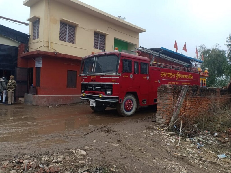 बिहारीगढ़ क्षेत्र के सतपुरा गांव स्थित पटाखा फैक्ट्री में हुआ ब्लास्ट, आठ मजदूरों के चपेट में आने की खबर ।