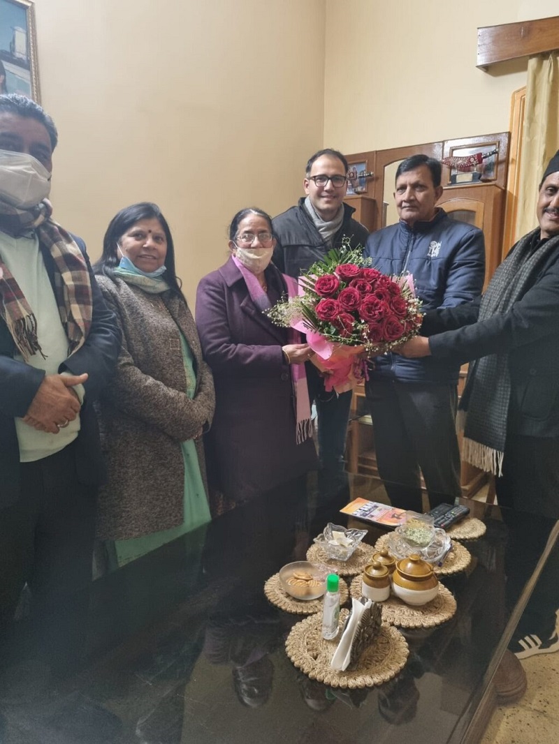 कैंट विधानसभा में थम गए बगावती सुर वरिष्ठ भाजपा नेता सविता कपूर पहुंची घर घर मनाया सभी को, सभी ने दिल से लगाया गले । कैंट विधानसभा में थम गए बगावती सुर वरिष्ठ भाजपा नेता सविता कपूर पहुंची घर घर मनाया सभी को, सभी ने दिल से लगाया गले ।