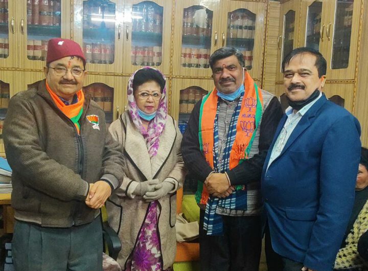 आप पार्टी की बर्बादी लगातार जारी, अब इन्होंने लात मारी ।