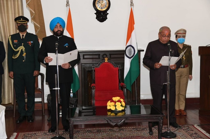 राज्यपाल लेफ्टिनेंट जनरल गुरमीत सिंह ने दिलाई प्रोटैम स्पीकर बंशीधर भगत को शपथ ।
