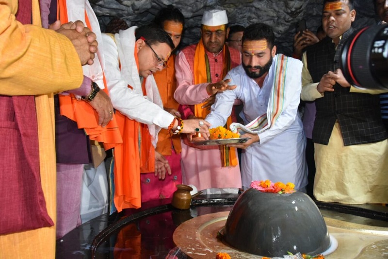 CM धामी पहुंचें महादेव की शरण में । CM धामी पहुंचें महादेव की शरण में ।