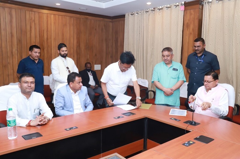 प्रवासी उत्तराखण्डवासियों की समस्याओं के समाधान के लिये होगा प्रकोष्ठ का गठन : CM धामी । प्रवासी उत्तराखण्डवासियों की समस्याओं के समाधान के लिये होगा प्रकोष्ठ का गठन : CM धामी ।