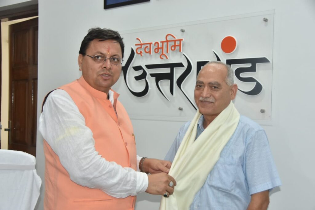 CM के मुख्य सुरक्षा अधिकारी हुए सेवानिवृत्त, CM ने शॉल भेंट कर किया सम्मानित, सुखद भविष्य के लिये दी शुभकामनाएं। CM के मुख्य सुरक्षा अधिकारी हुए सेवानिवृत्त, CM ने शॉल भेंट कर किया सम्मानित, सुखद भविष्य के लिये दी शुभकामनाएं।