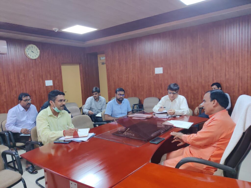 कैबिनेट मंत्री डॉ धन सिंह ने समीक्षा बैठक में एनएचएआई अधिकारियों को दिये निर्देश, शीघ्र करें एलिवेटेड रोड़ का निर्माण ।