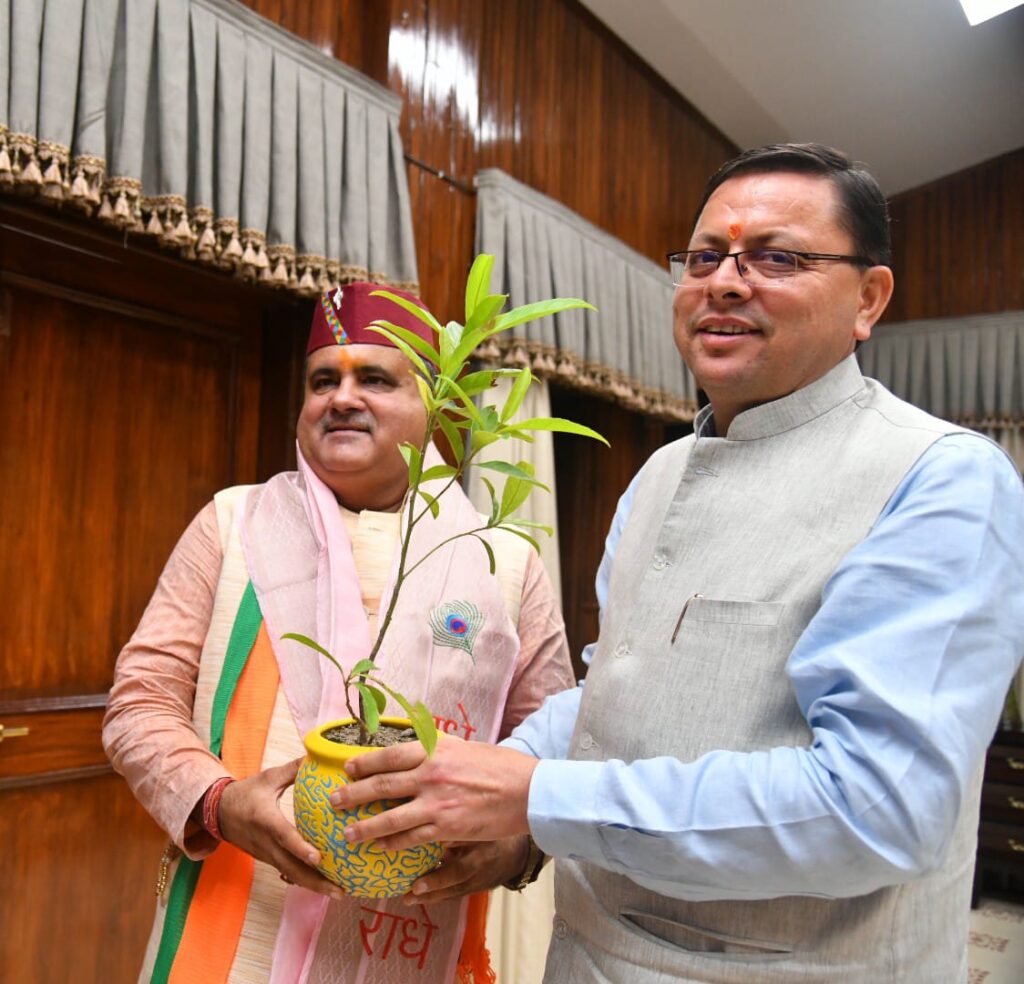 BJP अध्यक्ष बनते ही सीएम धामी से मिले महेंद्र भट्ट, CM धामी ने दी बधाई । BJP अध्यक्ष बनते ही सीएम धामी से मिले महेंद्र भट्ट, CM धामी ने दी बधाई ।