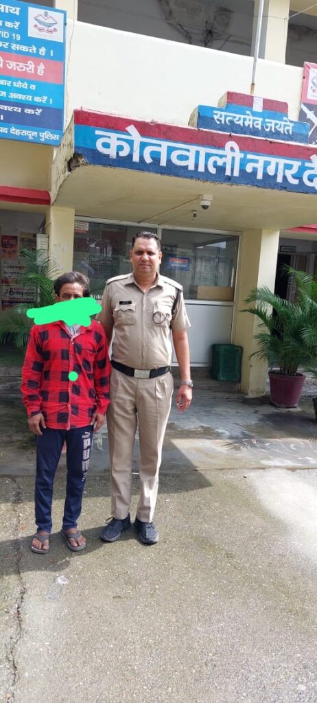 देहरादून: अवैध खुंखरी के साथ एक शातिर अभियुक्त गिरफ्तार । NIU देहरादून: अवैध खुंखरी के साथ एक शातिर अभियुक्त गिरफ्तार । NIU