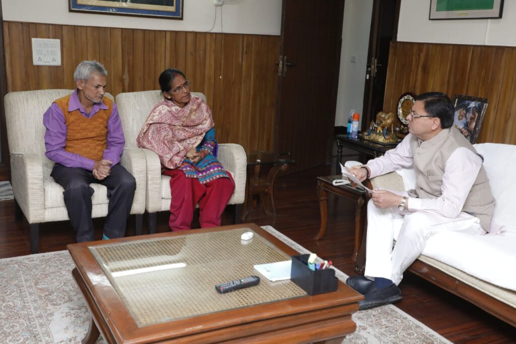 दिल्ली में किरण नेगी के माता-पिता से मिले मुख्यमंत्री पुष्कर सिंह धामी, न्याय दिलाने का दिया आश्वासन । NIU दिल्ली में किरण नेगी के माता-पिता से मिले मुख्यमंत्री पुष्कर सिंह धामी, न्याय दिलाने का दिया आश्वासन । NIU