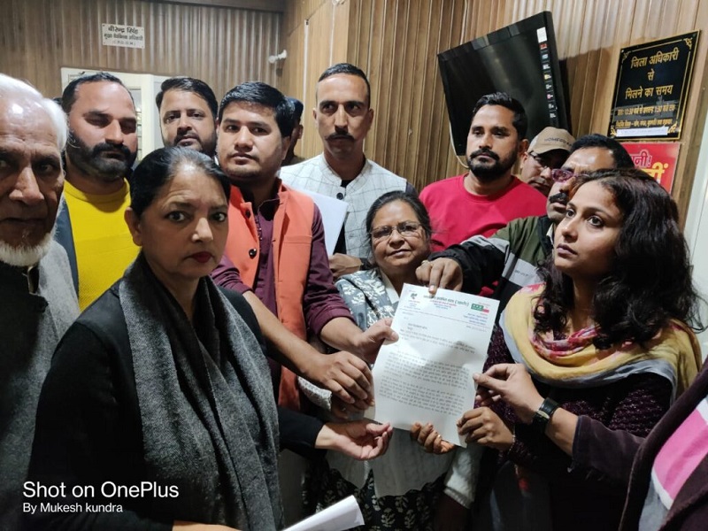 विपिन रावत हत्याकांड में दो आरोपी अभी भी बाहर, उत्तराखंड क्रांति दल युवा प्रकोष्ठ ने जल्द गिरफ्तारी हेतु सौंपा ज्ञापन।