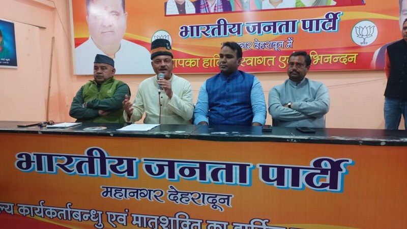 महिलाओं को 30% आरक्षण व् धर्मांतरण विधेयक पास करने पर महानगर बीजेपी ने जताया CM धामी का आभार।