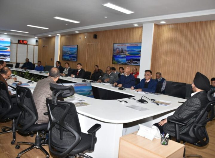 मुख्य सचिव की योजना हुई कामयाब तो घर बैठे बनेगा आधार कार्ड, स्थानीय युवाओं को भी मिलेगा रोजगार । NIU