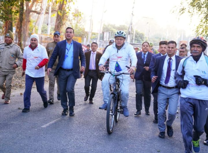 साइकिल रैली का सीएम धामी ने किया फ्लैग ऑफ, खुद भी चलाई साइकिल। NIU