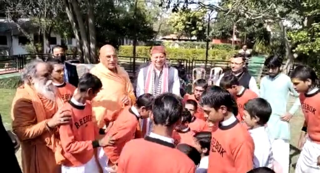 चुनावी सरगर्मियां थमने के बाद आज CM धामी हरिद्वार दौरे पर रहे,महामंडलेश्वर से की मुलाकात।