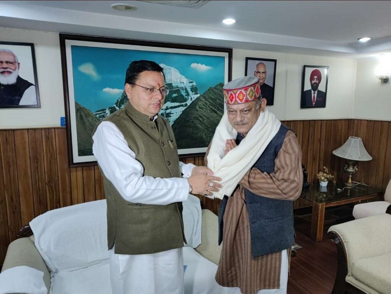CM धामी से मिले सीडीएस जनरल बिपिन रावत के भाई कर्नल विजय रावत । CM धामी से मिले सीडीएस जनरल बिपिन रावत के भाई कर्नल विजय रावत ।