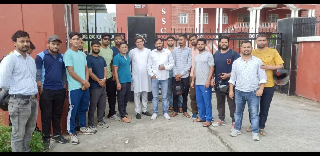 कनिष्ठ सहायकों के रिजल्ट के लिए यूकेएसएससी के अध्यक्ष से मिला उक्रांद| NIU कनिष्ठ सहायकों के रिजल्ट के लिए यूकेएसएससी के अध्यक्ष से मिला उक्रांद| NIU