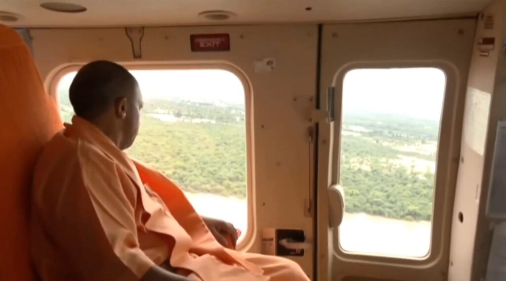 मथुरा सीएम योगी पहुंचे मथुरा, उद्धघाटन के साथ अधिकारियों के साथ समीक्षा बैठक, साथ ही बाढ़ प्रभावित क्षेत्रों का हवाई निरीक्षण| NIU मथुरा सीएम योगी पहुंचे मथुरा, उद्धघाटन के साथ अधिकारियों के साथ समीक्षा बैठक, साथ ही बाढ़ प्रभावित क्षेत्रों का हवाई निरीक्षण| NIU