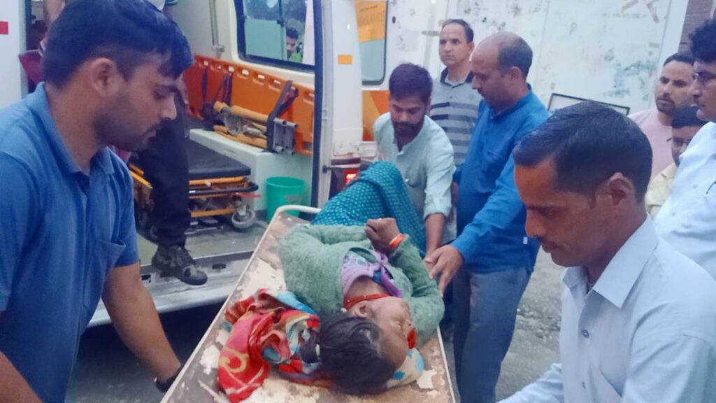 Breaking news: आकाशीय बिजली की चपेट में आई 2 महिलाएं, एक महिला की हालत गंभीर। NIU