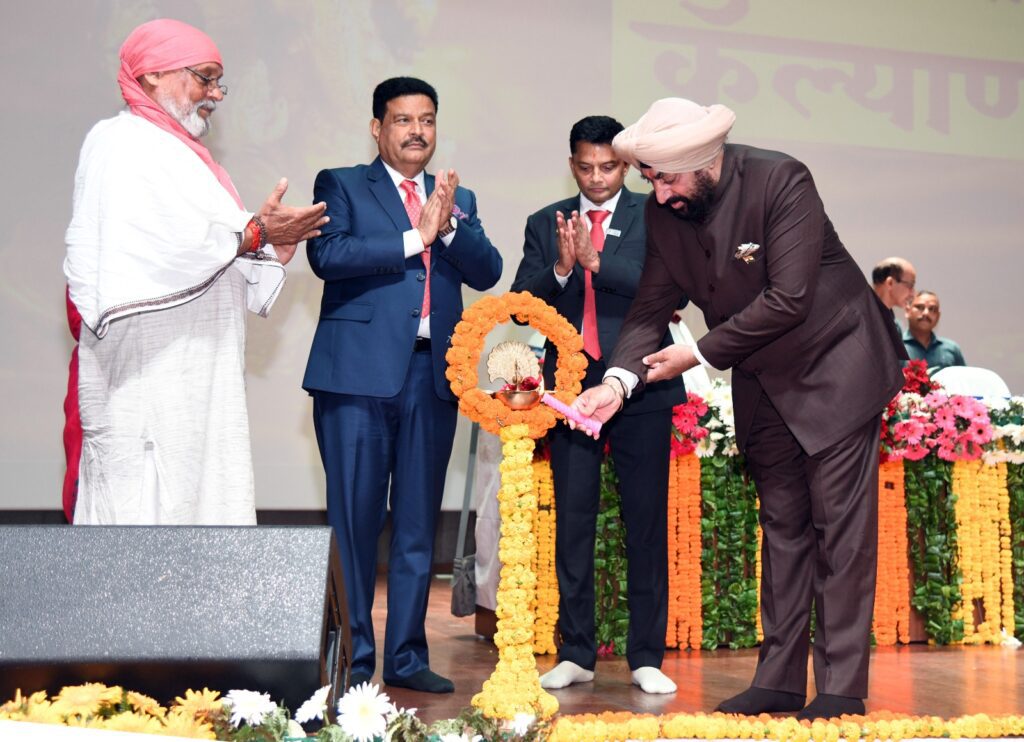 राज्यपाल लेफ्टिनेंट जनरल गुरमीत सिंह ने उत्तरांचल विश्वविद्यालय में यूनियन बैंक ऑफ इंडिया द्वारा आयोजित ‘‘यू-जीनियस 2.0’’ का किया शुभारंभ, प्रतियोगिता में प्रतिभाग कर रहे बच्चों को दी शुभकामनाएं । NIU राज्यपाल लेफ्टिनेंट जनरल गुरमीत सिंह ने उत्तरांचल विश्वविद्यालय में यूनियन बैंक ऑफ इंडिया द्वारा आयोजित ‘‘यू-जीनियस 2.0’’ का किया शुभारंभ, प्रतियोगिता में प्रतिभाग कर रहे बच्चों को दी शुभकामनाएं । NIU