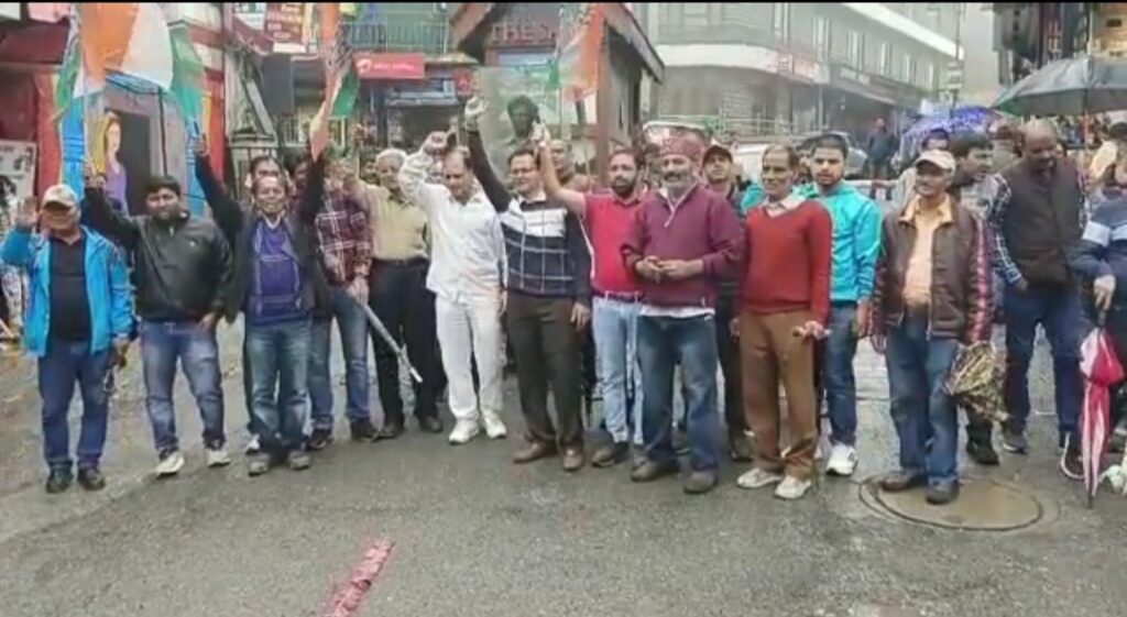 मसूरी में राहुल गांधी की सजा पर रोक लगने पर कांग्रेसियों में खुशी की लहर। NIU मसूरी में राहुल गांधी की सजा पर रोक लगने पर कांग्रेसियों में खुशी की लहर। NIU