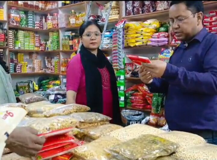 जिला प्रशासन के निर्देश पर कई विभागों ने संयुक्त रूप से दुकानों पर की छापेमारी। NIU