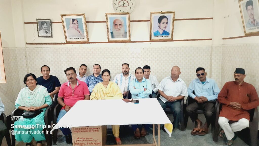राज्य आंदोलनकारियों को राज्याधीन सेवाओं में 10% क्षैतिज आरक्षण को कैबिनेट की मंजूरी के बाद देहरादून स्थित शहीद स्मारक में प्रेस वार्ता का आयोजन। NIU