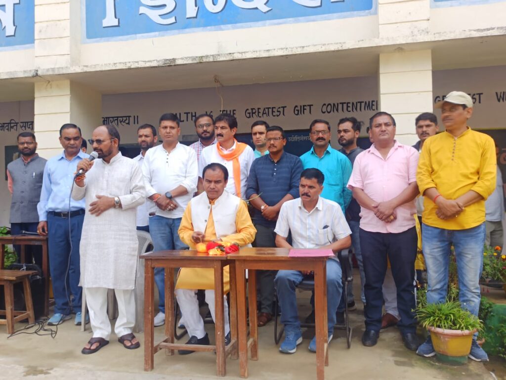 स्वास्थ्य, शिक्षा एवं जिले के प्रभारी मंत्री डॉ धन सिंह रावत ने थराली में बांटी सौगात, विधायक ने मांगे 50 तो मंत्री जी ने की 60 लाख की घोषणा । NIU स्वास्थ्य, शिक्षा एवं जिले के प्रभारी मंत्री डॉ धन सिंह रावत ने थराली में बांटी सौगात, विधायक ने मांगे 50 तो मंत्री जी ने की 60 लाख की घोषणा । NIU
