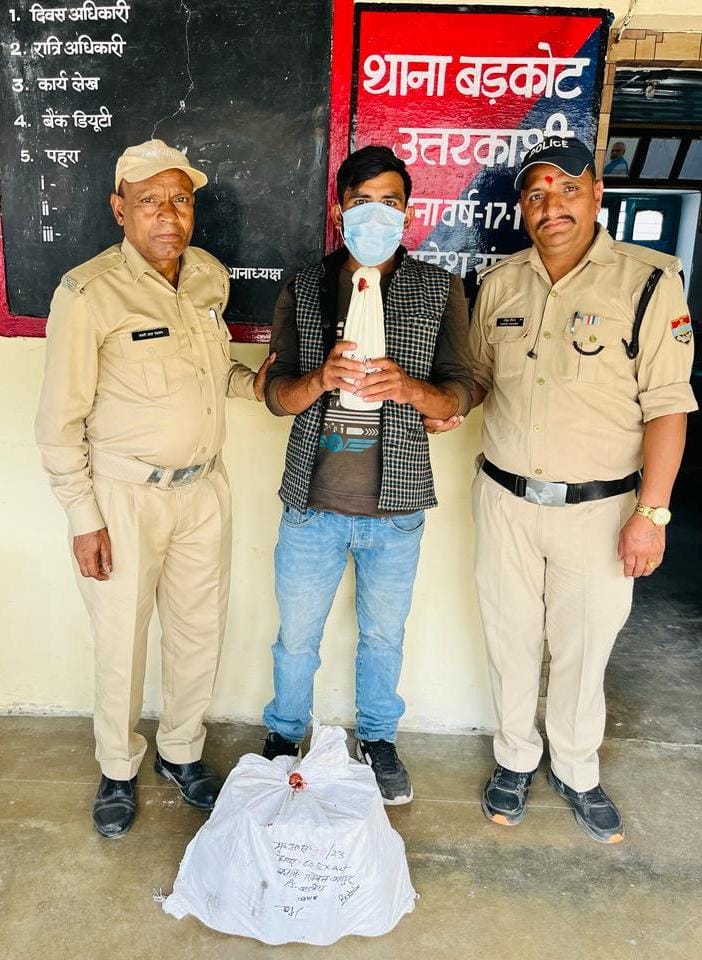 अवैध अंग्रेजी शराब के साथ एक युवक गिरफ्तार। NIU