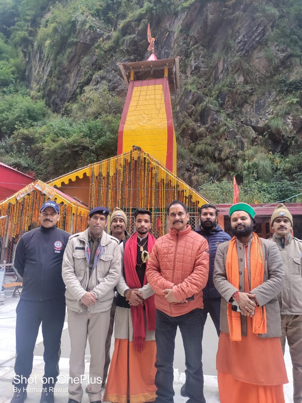 सी०ओ० बडकोट ने किया यमुनोत्री यात्रा मार्ग व मंदिर का भ्रमण/निरीक्षण, ड्यूटी से सम्बन्धित दिये जरुरी दिशा-निर्देश। NIU सी०ओ० बडकोट ने किया यमुनोत्री यात्रा मार्ग व मंदिर का भ्रमण/निरीक्षण, ड्यूटी से सम्बन्धित दिये जरुरी दिशा-निर्देश। NIU