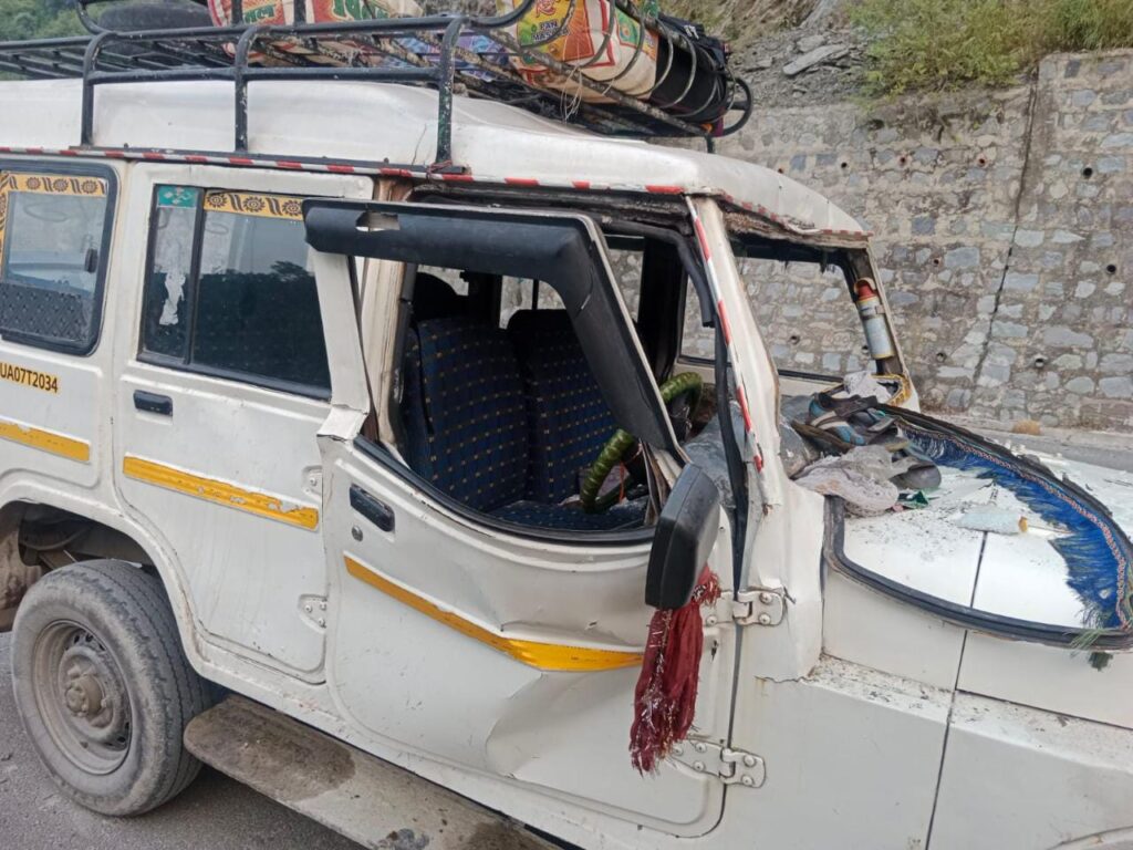 ब्रेकिंग: यहाँ यात्रा वाहन पर गिरा बोल्डर, बाल- बाल बचे तीर्थ यात्री, पहाड़ों में नहीं थम रहे हादसे | NIU ब्रेकिंग: यहाँ यात्रा वाहन पर गिरा बोल्डर, बाल- बाल बचे तीर्थ यात्री, पहाड़ों में नहीं थम रहे हादसे | NIU