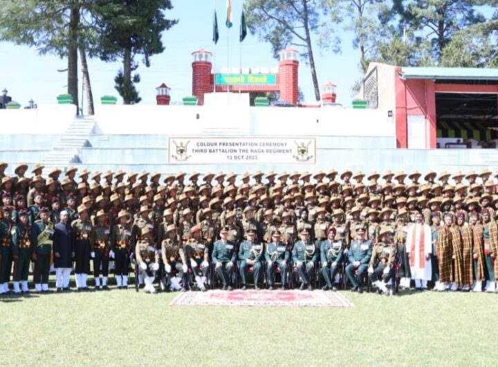 सेना प्रमुख ने नागा रेजिमेंट की तीसरी बटालियन को राष्ट्रपति मानक ध्वज प्रदान किया। NIU