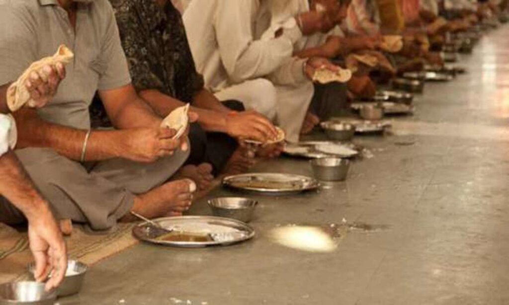 बड़ी खबर: यहाँ तेरहवीं का भोज पड़ा महंगा, एक हजार से अधिक लोग हुए बीमार, इलाके में मचा हडकंप। NIU बड़ी खबर: यहाँ तेरहवीं का भोज पड़ा महंगा, एक हजार से अधिक लोग हुए बीमार, इलाके में मचा हडकंप। NIU