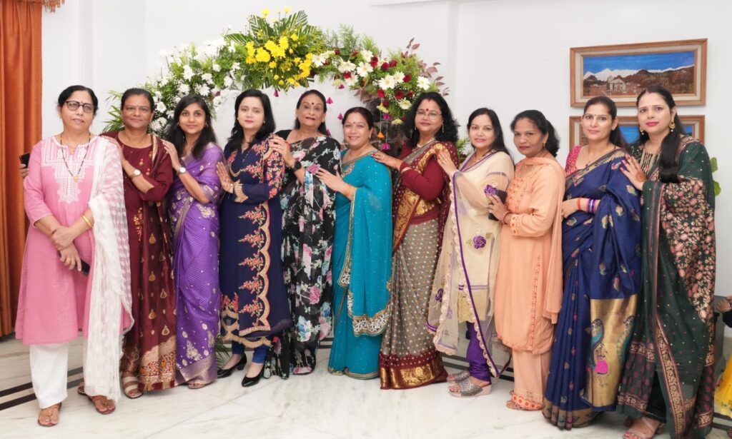 राजभवन में प्रथम महिला गुरमीत कौर ने मनाया सामूहिक रूप से करवा चौथ, राजभवन में फैमिली वेलफेयर के तहत आयोजित हुआ कार्यक्रम | NIU राजभवन में प्रथम महिला गुरमीत कौर ने मनाया सामूहिक रूप से करवा चौथ, राजभवन में फैमिली वेलफेयर के तहत आयोजित हुआ कार्यक्रम | NIU