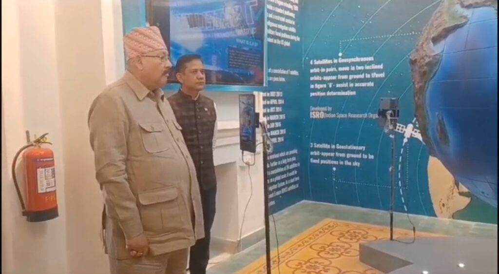 पर्यटन मंत्री सतपाल महाराज ने मसूरी के सर जॉर्ज एवरेस्ट क्षेत्र का किया निरीक्षण, देहरादून गढ़ी कैंट से मसूरी के लिये जल्द शुरू होगी हेली सेवा। NIU पर्यटन मंत्री सतपाल महाराज ने मसूरी के सर जॉर्ज एवरेस्ट क्षेत्र का किया निरीक्षण, देहरादून गढ़ी कैंट से मसूरी के लिये जल्द शुरू होगी हेली सेवा। NIU