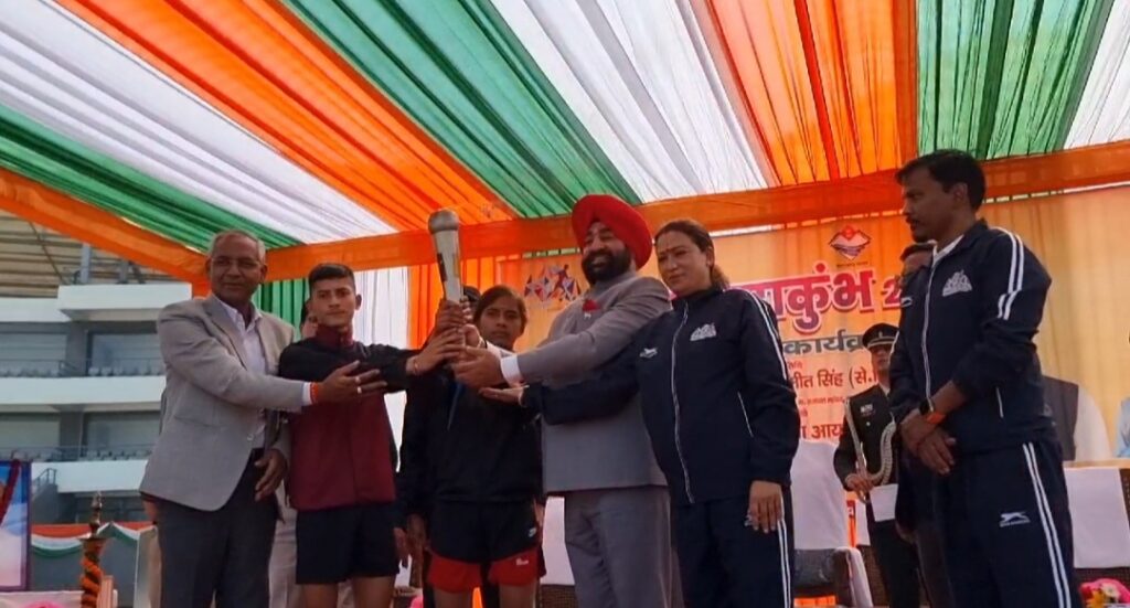 हल्द्वानी: खेल महाकुंभ में पहुंचे राज्यपाल लेफ्टिनेंट जनरल गुरमीत सिंह, 31 अक्टूबर से 30 दिसंबर तक चलेगा खेल महाकुंभ | NIU हल्द्वानी: खेल महाकुंभ में पहुंचे राज्यपाल लेफ्टिनेंट जनरल गुरमीत सिंह, 31 अक्टूबर से 30 दिसंबर तक चलेगा खेल महाकुंभ | NIU