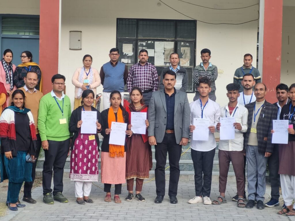 राजकीय महाविद्यालय चिन्यालीसौड़ में छात्र संघ चुनाव संपन्न, 87.6 ℅ हुआ मतदान। NIU राजकीय महाविद्यालय चिन्यालीसौड़ में छात्र संघ चुनाव संपन्न, 87.6 ℅ हुआ मतदान। NIU
