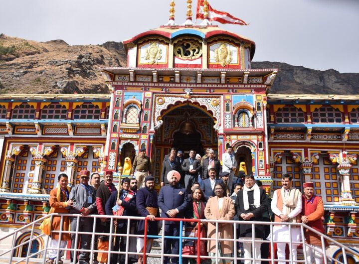 राष्ट्रपति द्रौपदी मुर्मू ने किए भगवान बद्री विशाल के दर्शन, बदरीनाथ धाम आगमन पर राष्ट्रपति का हुआ जोरदार स्वागत। NIU