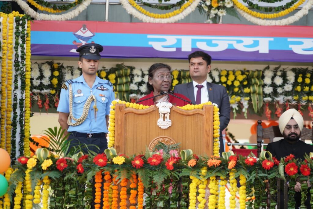 राष्ट्रपति श्रीमती द्रौपदी मुर्मू की उपस्थिति में पुलिस लाईन देहरादून में राज्य स्थापना दिवस का भव्य कार्यक्रम सम्पन्न, मुख्यमंत्री पुष्कर सिंह धामी ने की महत्वपूर्ण घोषणाएं | NIU राष्ट्रपति श्रीमती द्रौपदी मुर्मू की उपस्थिति में पुलिस लाईन देहरादून में राज्य स्थापना दिवस का भव्य कार्यक्रम सम्पन्न, मुख्यमंत्री पुष्कर सिंह धामी ने की महत्वपूर्ण घोषणाएं | NIU