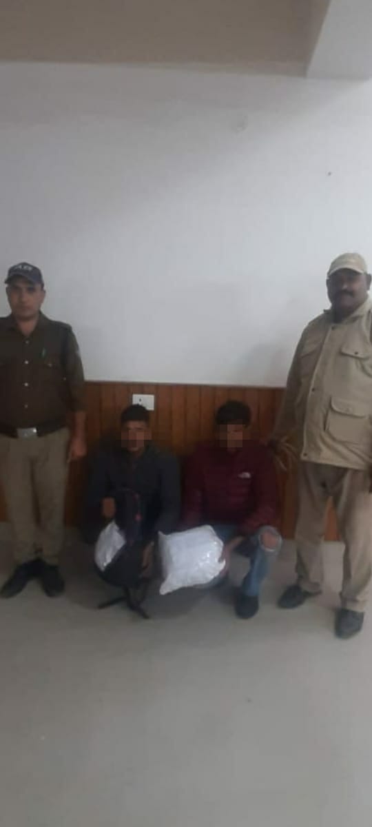 नशा तस्करों के विरुद्ध दून पुलिस की कार्यवाही, 05 कि0ग्रा0 अवैध गांजे के साथ 02 अभियुक्त गिरफ्तार। NIU नशा तस्करों के विरुद्ध दून पुलिस की कार्यवाही, 05 कि0ग्रा0 अवैध गांजे के साथ 02 अभियुक्त गिरफ्तार। NIU