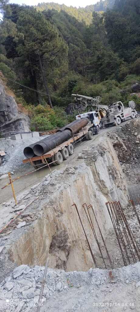 Uttarkashi Update: साईट पर ऑगर मशीन की स्थापना का कार्य प्रगति पर है, भूस्खलन की जांच हेतु इन्हें सौंपी गई जिम्मेदारी, पढ़ें पूरा अपडेट। NIU