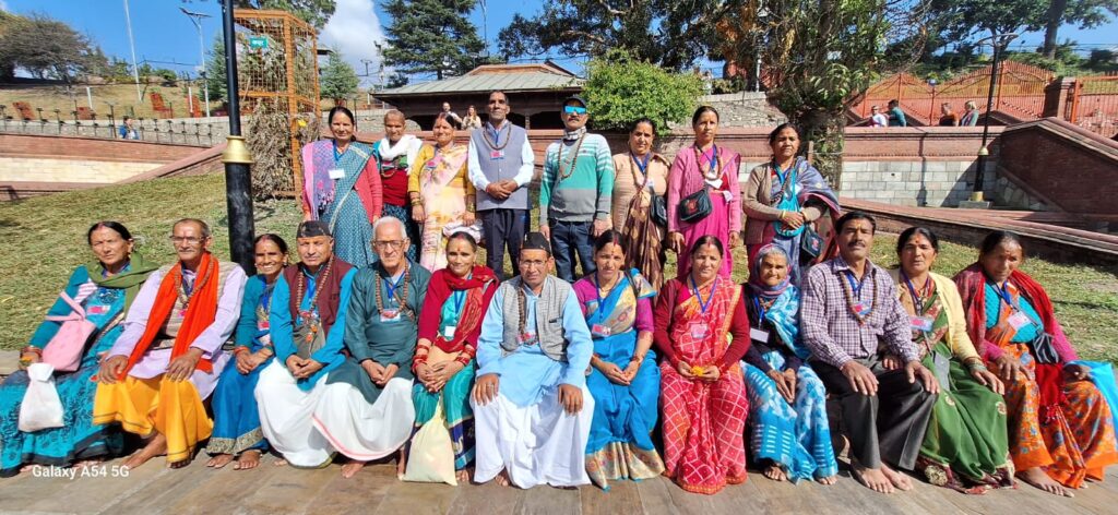 भारत भ्रमण पर निकले तीर्थ यात्रियों ने सिलक्यारा टनल में फंसे मजदूरों की सकुशलता के लिए की पूजा अर्चना। NIU भारत भ्रमण पर निकले तीर्थ यात्रियों ने सिलक्यारा टनल में फंसे मजदूरों की सकुशलता के लिए की पूजा अर्चना। NIU