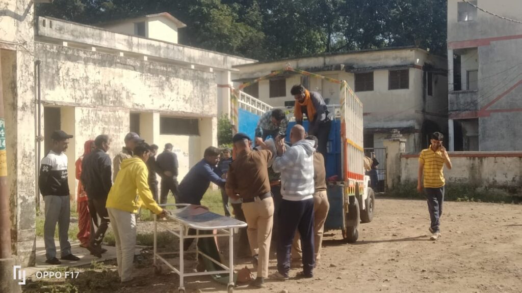 इस जिले में हुआ एक और सड़क हादसा, अबकी बार 5 लोगों की मौत, आखिर कब रुकेंगे उत्तराखंड में सड़क हादसे? । NIU इस जिले में हुआ एक और सड़क हादसा, अबकी बार 5 लोगों की मौत, आखिर कब रुकेंगे उत्तराखंड में सड़क हादसे? । NIU