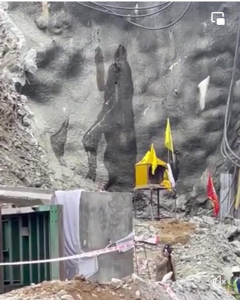 सिल्क्यारा अपडेट: टनल में   शंकर भगवान की आकृति, लोग मान रहे चमत्कार। NIU