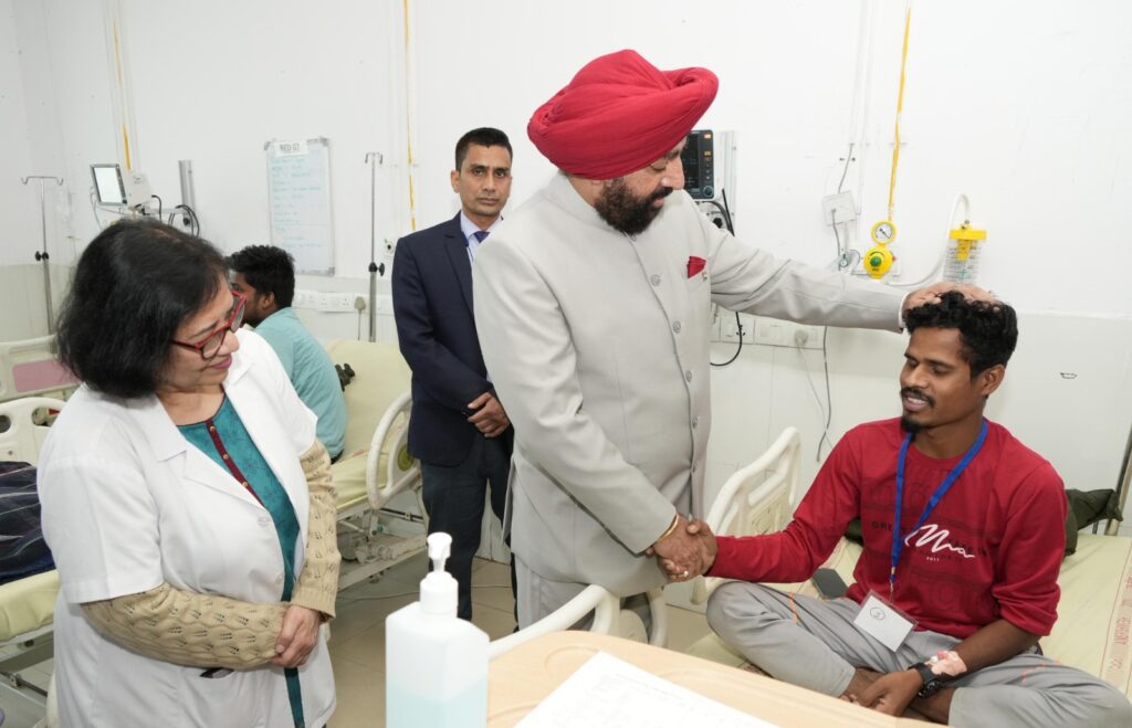राज्यपाल लेफ्टिनेंट जनरल गुरमीत सिंह ने एम्स ऋषिकेश पहुंचकर सिलक्यारा सुरंग से रेस्क्यू किए गए श्रमिकों का हालचाल जाना । NIU राज्यपाल लेफ्टिनेंट जनरल गुरमीत सिंह ने एम्स ऋषिकेश पहुंचकर सिलक्यारा सुरंग से रेस्क्यू किए गए श्रमिकों का हालचाल जाना । NIU