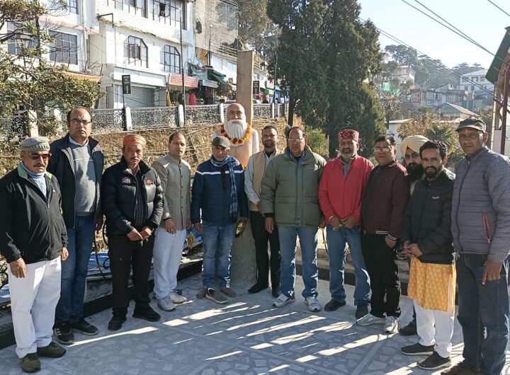 मसूरी ट्रेडर्स एंड वेलफेयर एसोसिएशन ने स्वर्गीय इंद्रमणि बडोनी को श्रद्धा सुमन किए अर्पित । NIU