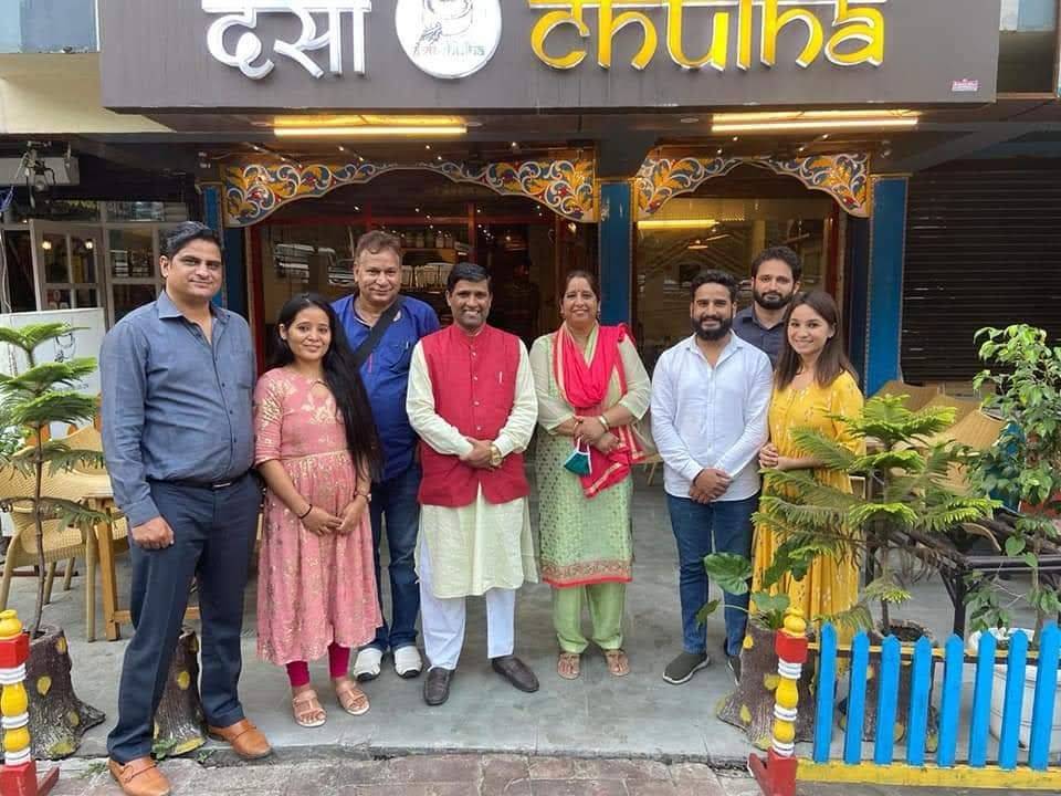“देशी चूल्हा” पहाड़ी कैफ़े रेस्टोरेंट के द्वारा किया गया पत्रकार मिलन समारोह, पहाड़ी व्यंजनों के स्वाद से महकी महफिल । NIU “देशी चूल्हा” पहाड़ी कैफ़े रेस्टोरेंट के द्वारा किया गया पत्रकार मिलन समारोह, पहाड़ी व्यंजनों के स्वाद से महकी महफिल । NIU